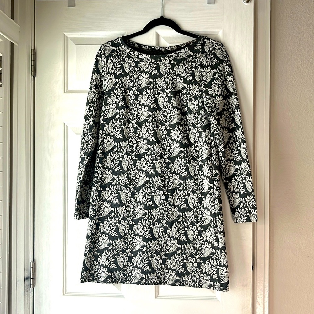 Gorgeous Loft dress/tunic with lace-like detail. Size SP.